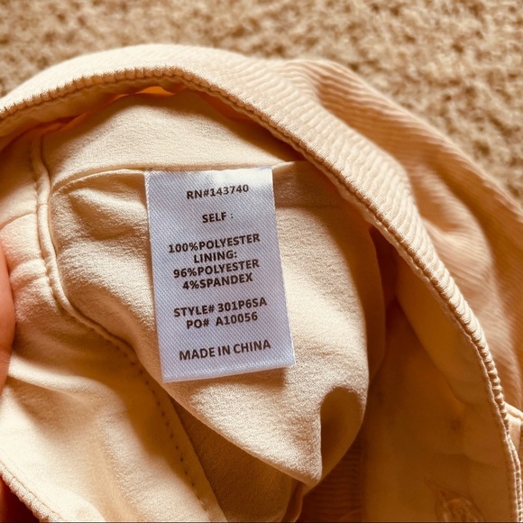 After Market | Pleated High-Waisted Shorts - Picture 4 of 5